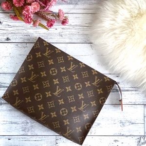 🎉 SOLD on IG 🎉 Louis Vuitton Toiletry Pouch 26